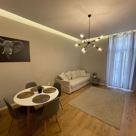 City Center 2, Cozy And Modern 2Br In The City Center Budapest Luaran gambar